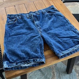 NWOT - Men’s 46R Wrangler Denim Shorts